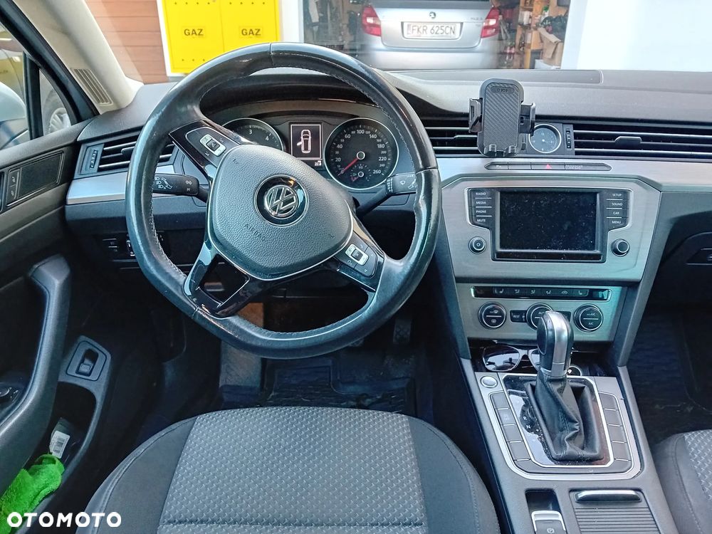 Volkswagen Passat 2.0 TDI SCR DSG Elegance - 10