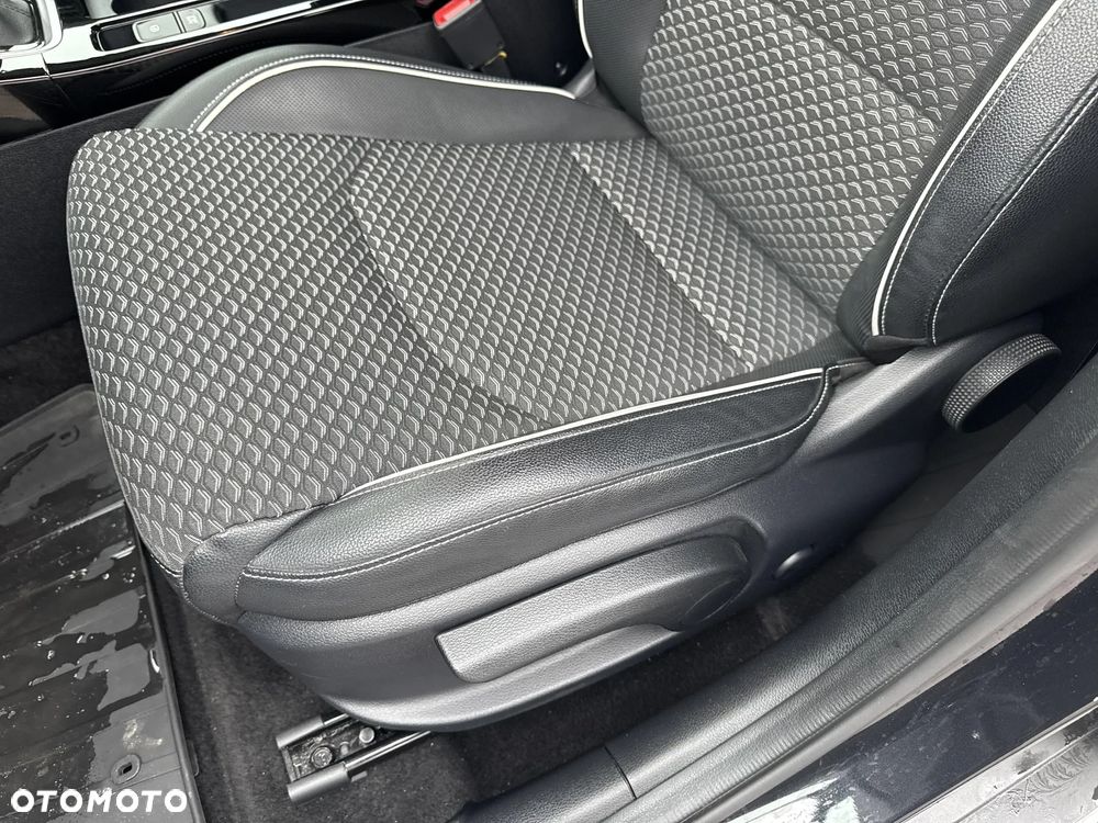 Kia XCeed 1.5 T-GDI Business Line DCT - 13