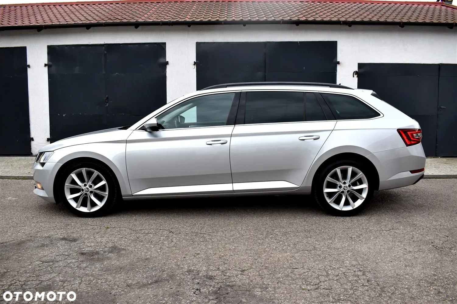 Skoda Superb Combi 2.0 TDI DSG Ambition - 6