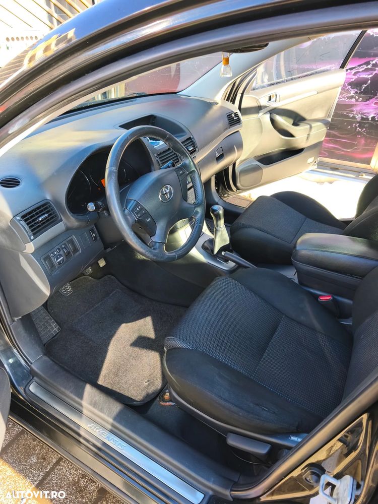 Toyota Avensis 1.8 Comfort - 11
