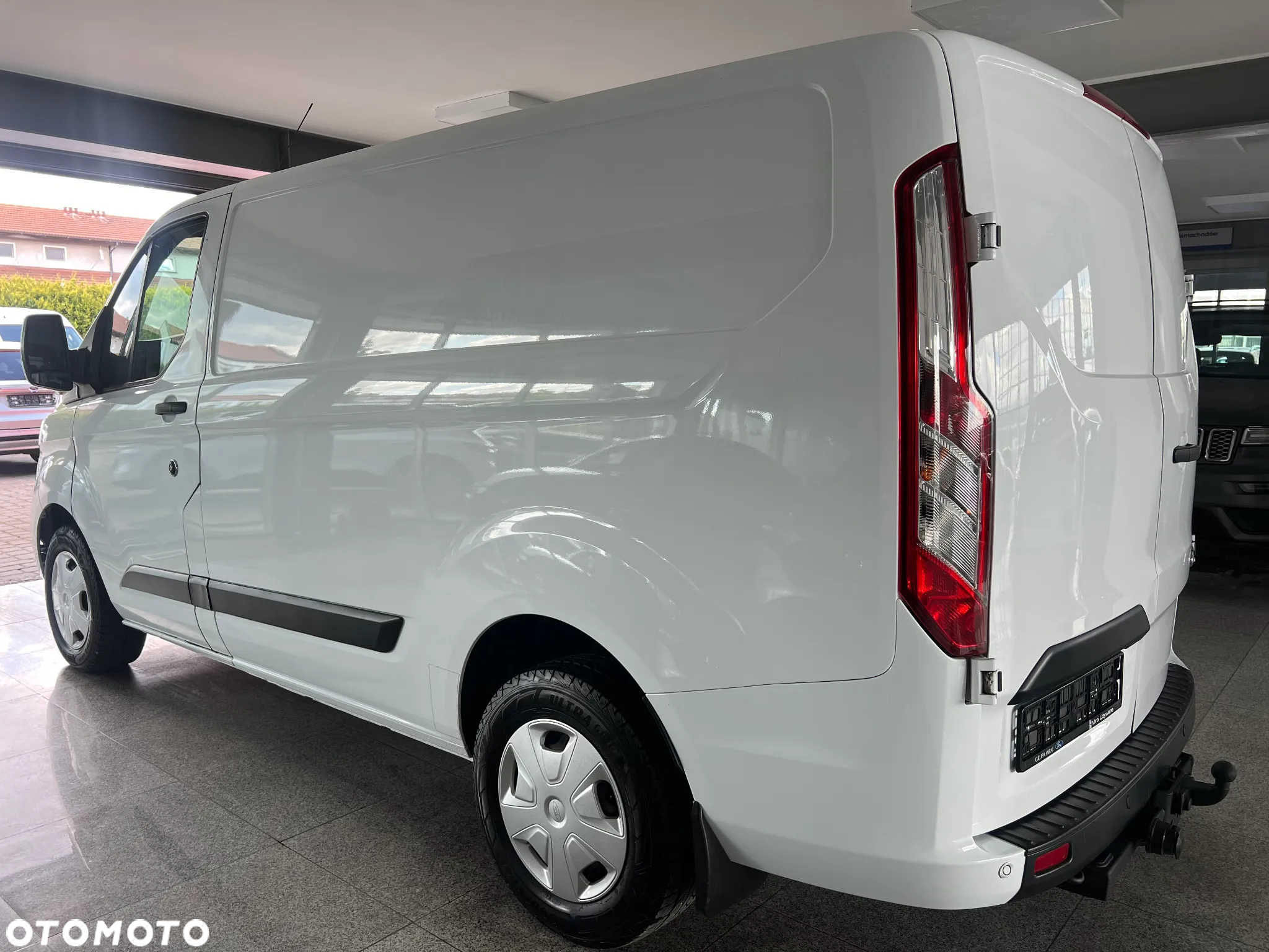 Ford Custom - 12