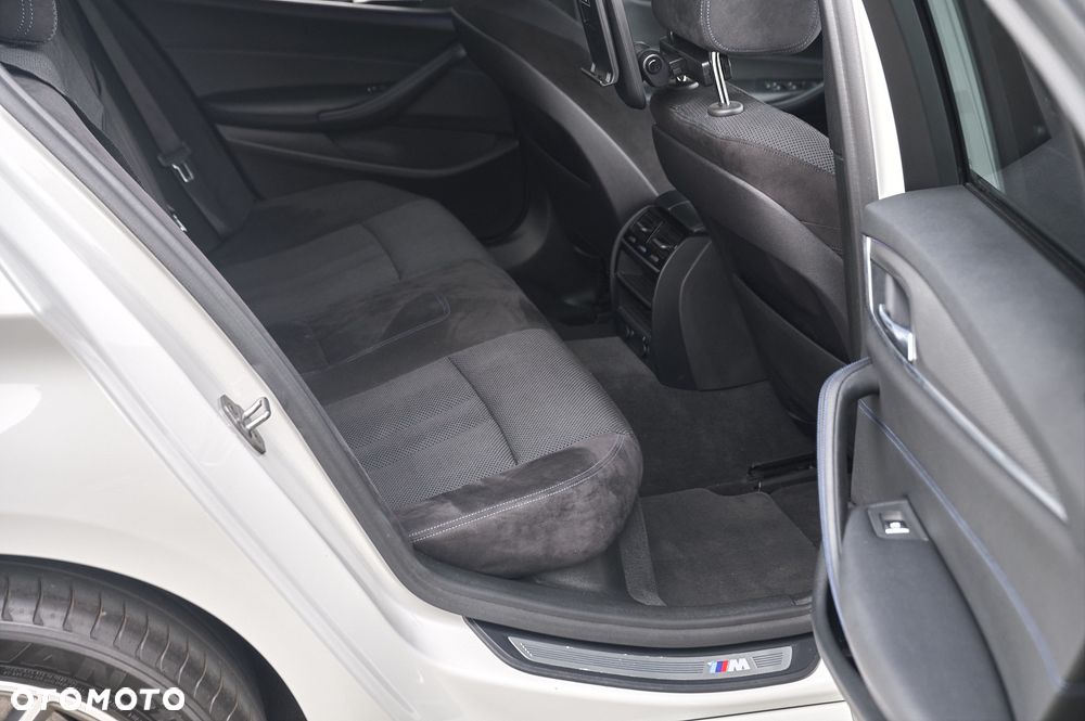 BMW Seria 5 520d xDrive - 24