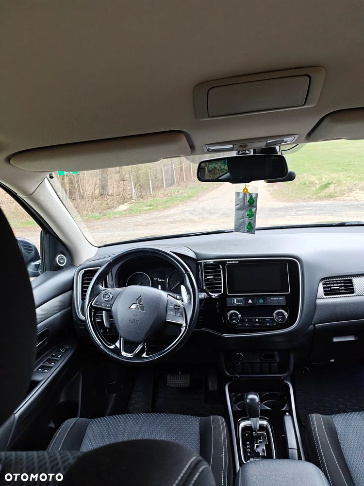 Mitsubishi Outlander 2.0 Intense + Navi 4WD CVT - 9