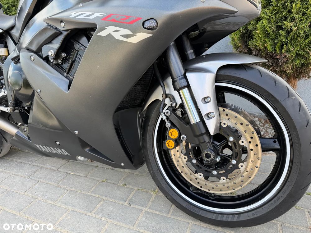 Yamaha R1 - 14