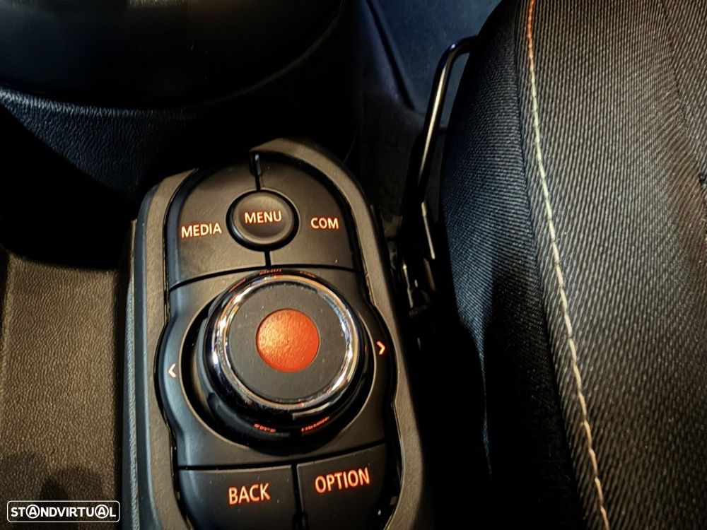 MINI 3 Portas One Yours - 21