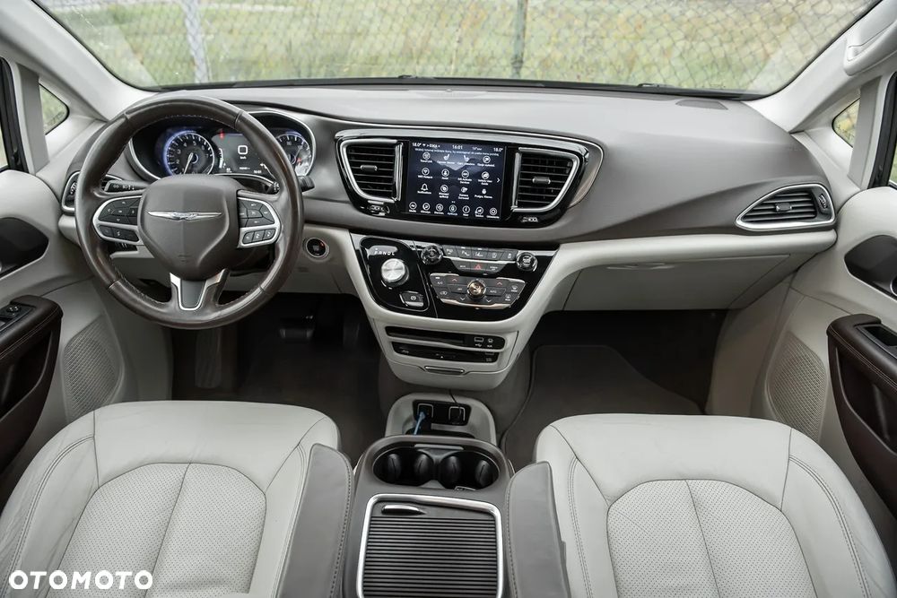Chrysler Pacifica - 27