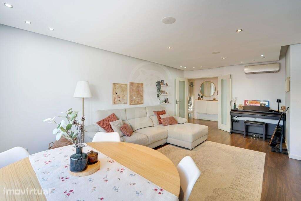 Apartamento T2 com suíte e ampla varanda com churrasqueira na Charneca - Grande imagem: 4/36