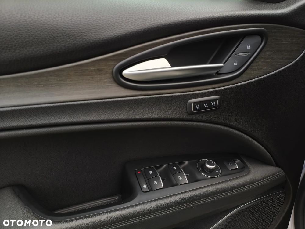 Alfa Romeo Stelvio 2.0 Turbo 16V AT8-Q4 Ti - 22