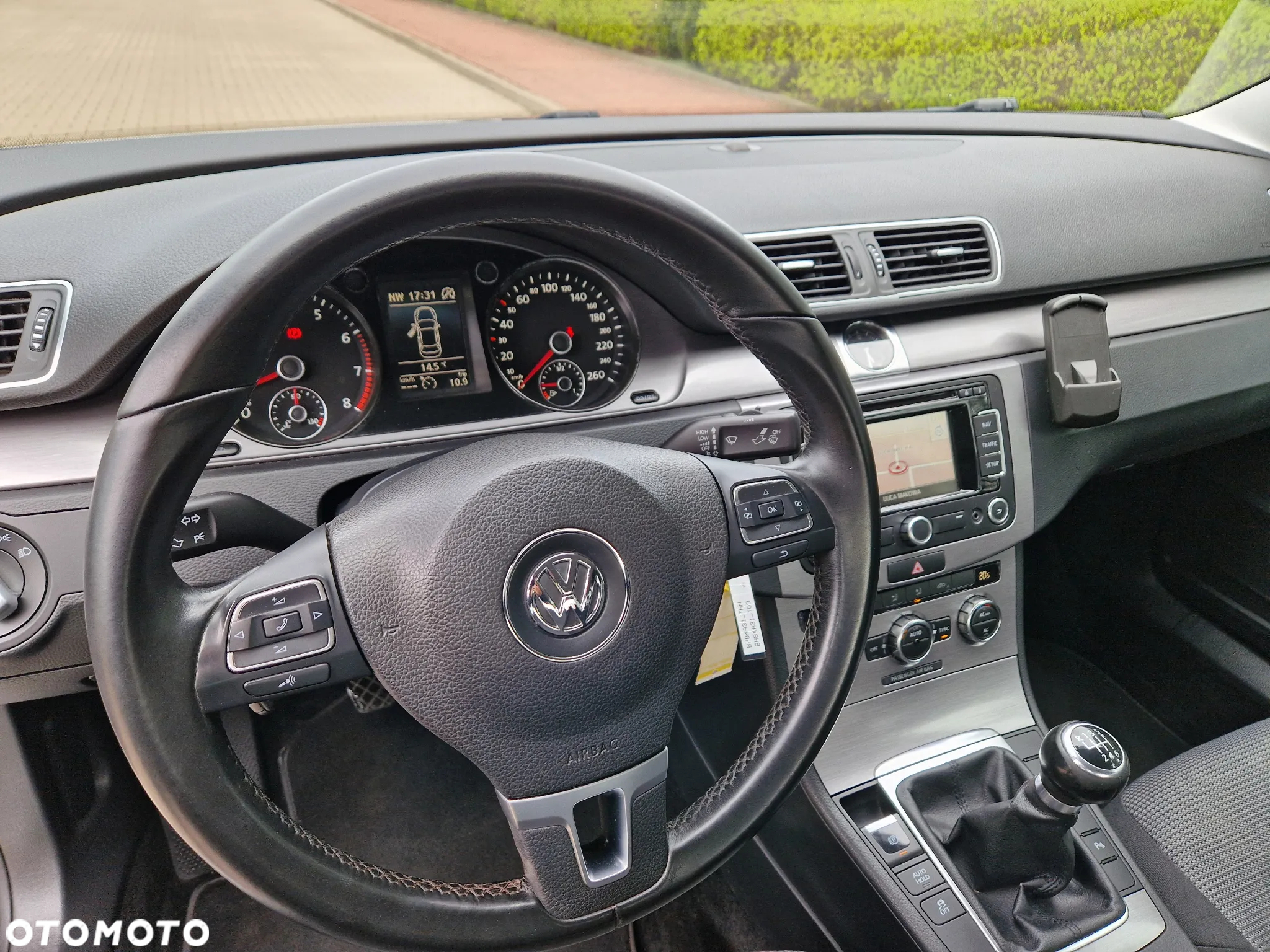Volkswagen Passat - 12