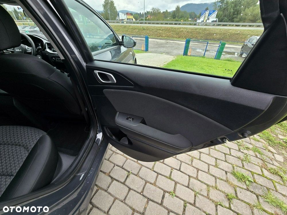 Kia Ceed - 24