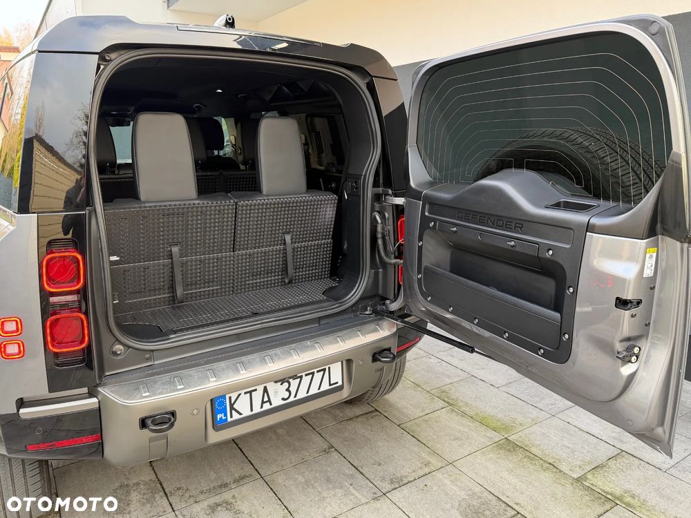 Land Rover Defender 110 D250 X-Dynamic S - 23