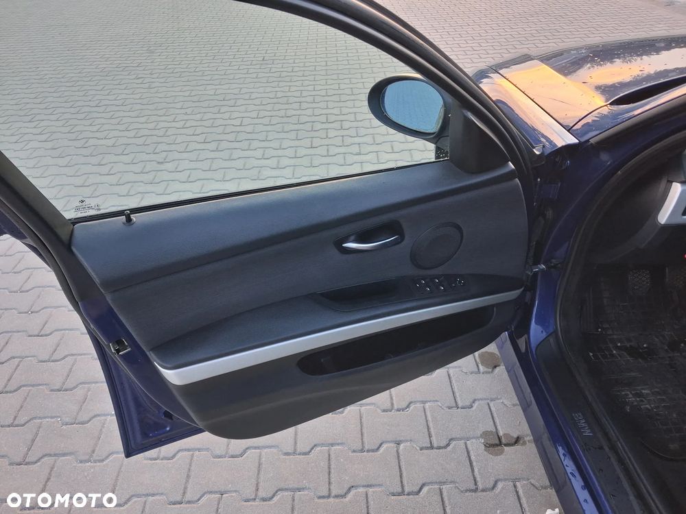 BMW Seria 3 320i - 11