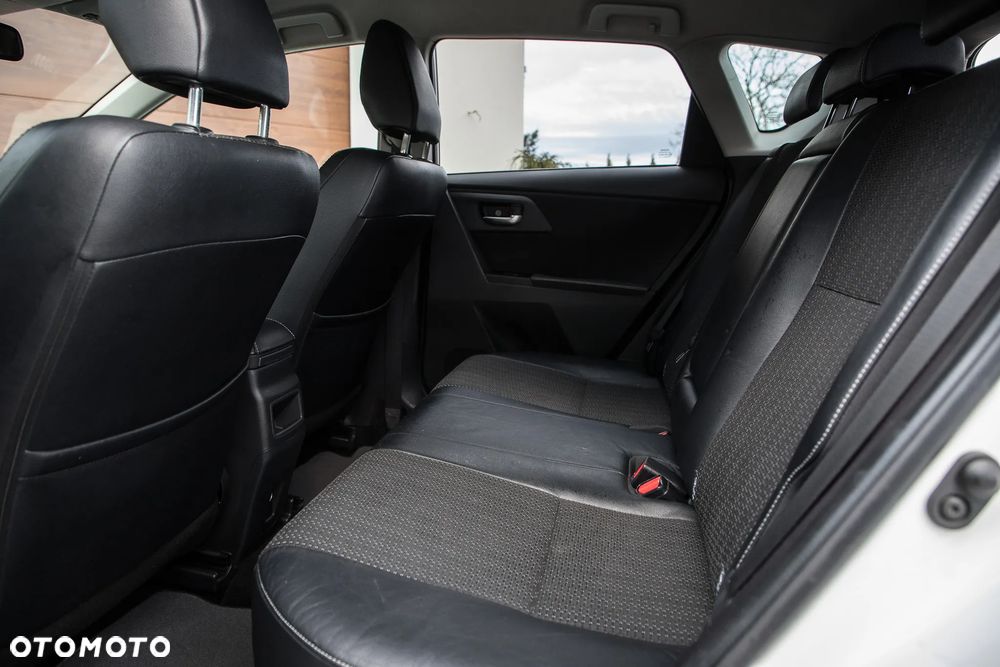 Toyota Auris 1.6 Prestige - 23