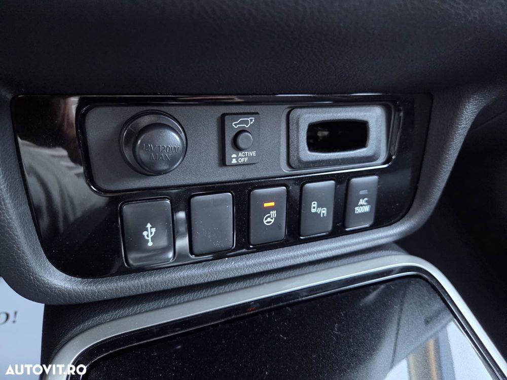 Mitsubishi Outlander - 32