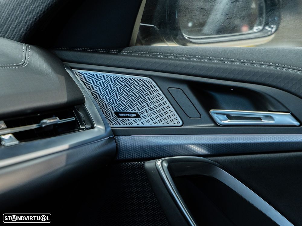 BMW iX2 eDrive20 Pack Desportivo M - 19