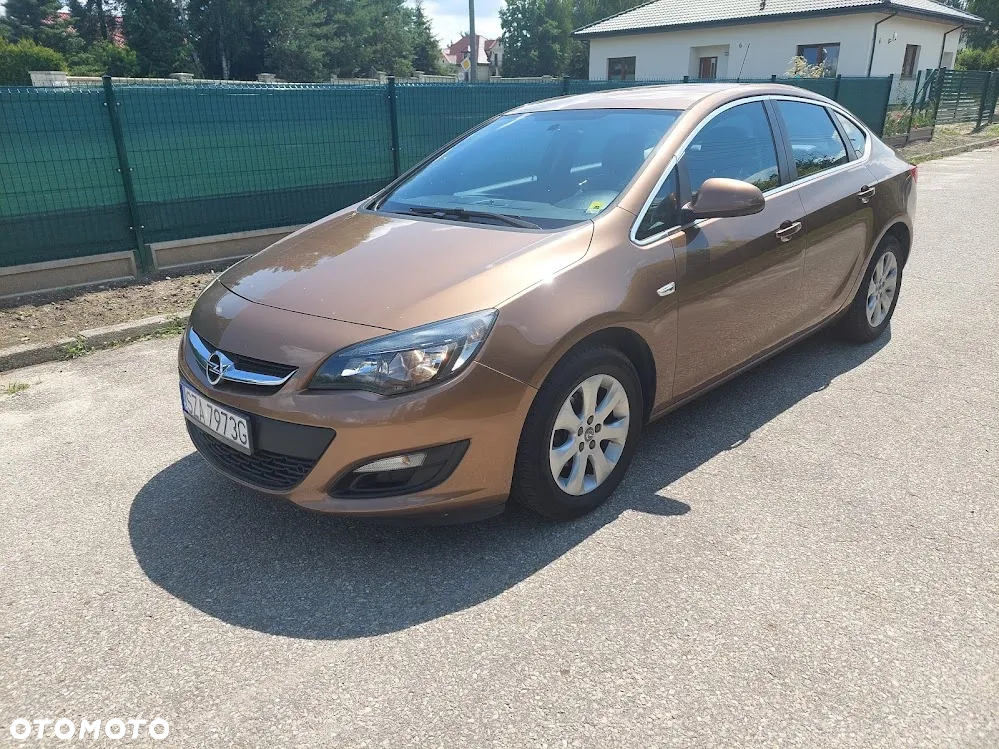 Opel Astra IV 1.4 T Executive - 2