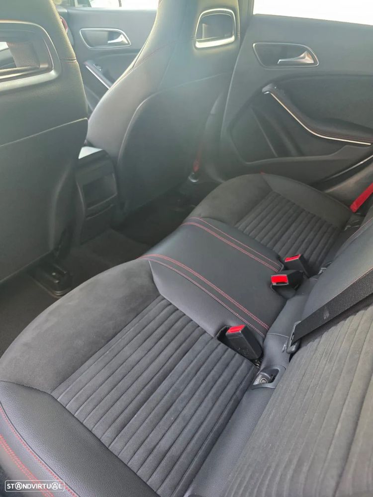 Mercedes-Benz CLA 45 AMG 4Matic Shooting Brake 7G-DCT - 13