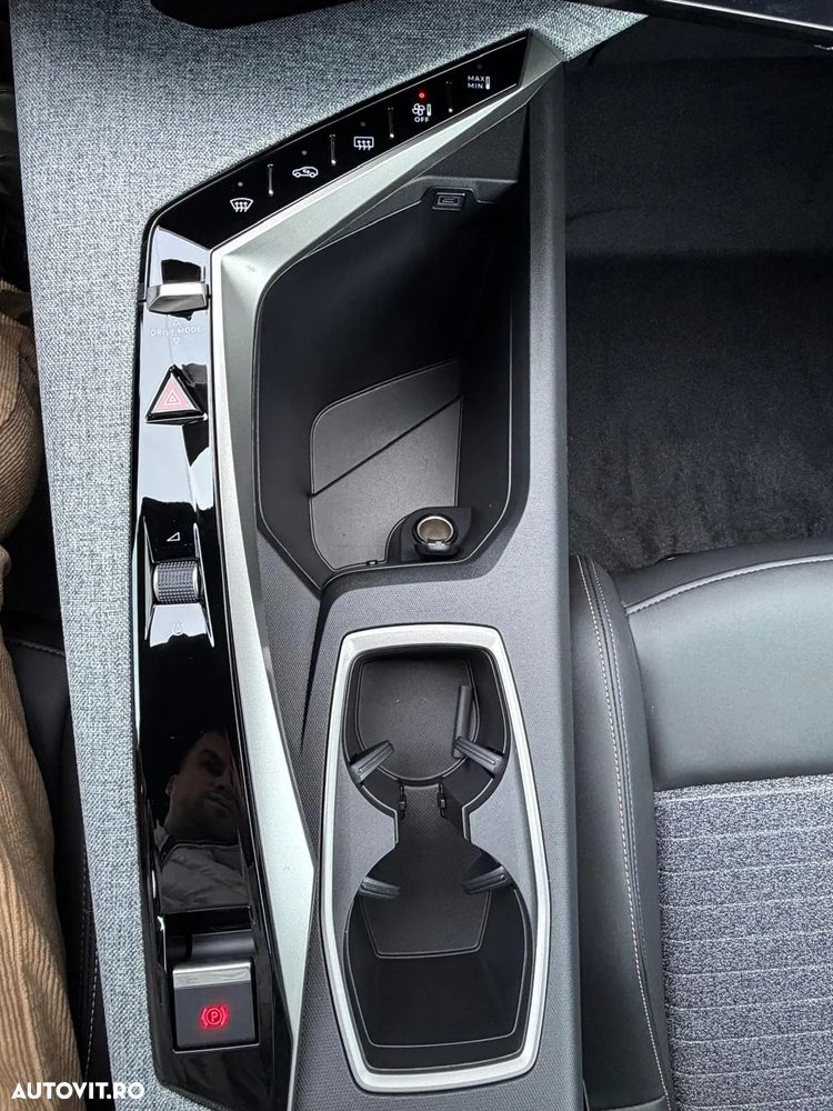 Peugeot 5008 1.2L Hybrid 145 e-DCS6 Allure - 9