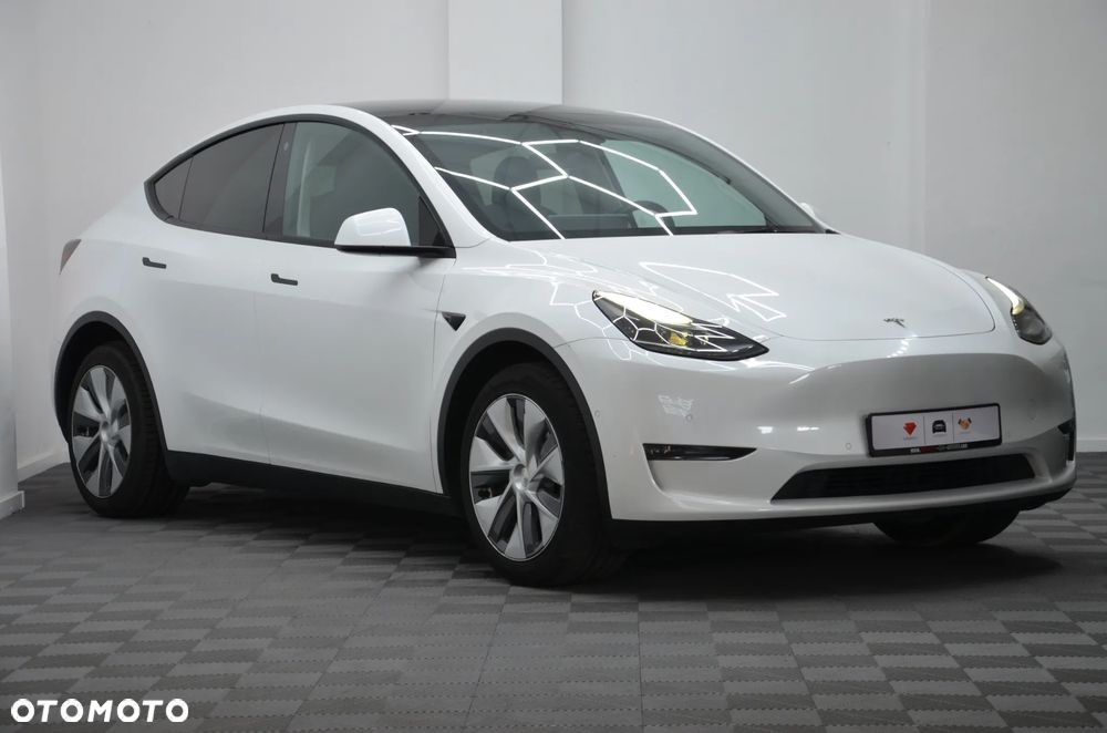 Tesla Model Y Long Range AWD - 2
