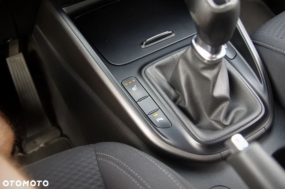 Kia Carens 1.7 CRDi 115 Dream Team Edition - 39