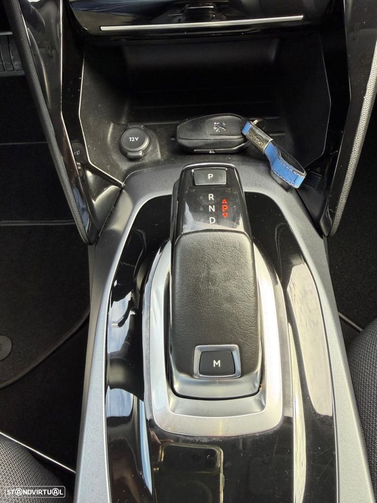 Peugeot 2008 1.5 BlueHDi Allure EAT8 - 24
