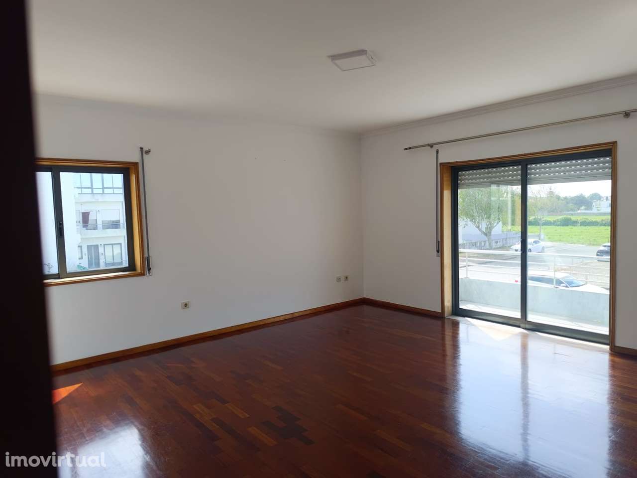 T2 excelentes áreas com garagem fechada - Grande imagem: 2/24