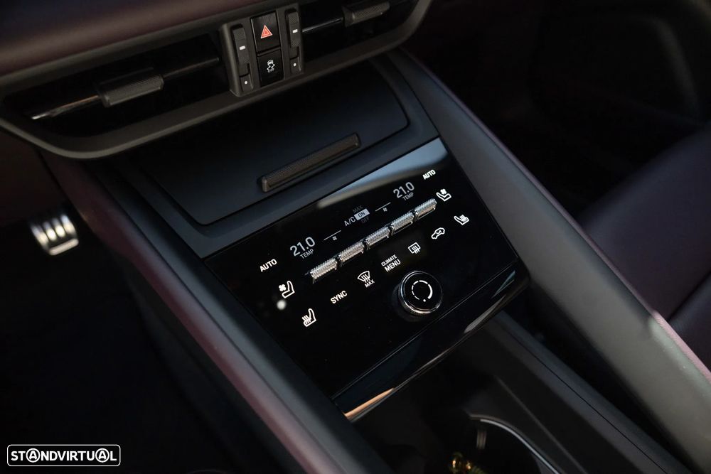 Porsche Macan Electric 4 - 32