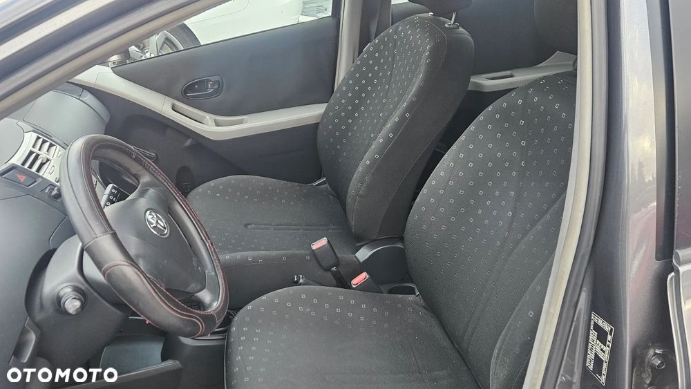 Toyota Yaris 1.3 Luna A/C - 9