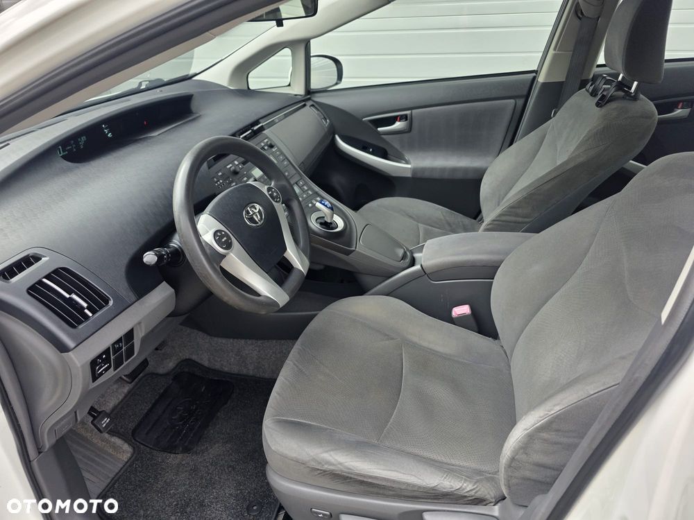 Toyota Prius (Hybrid) - 19