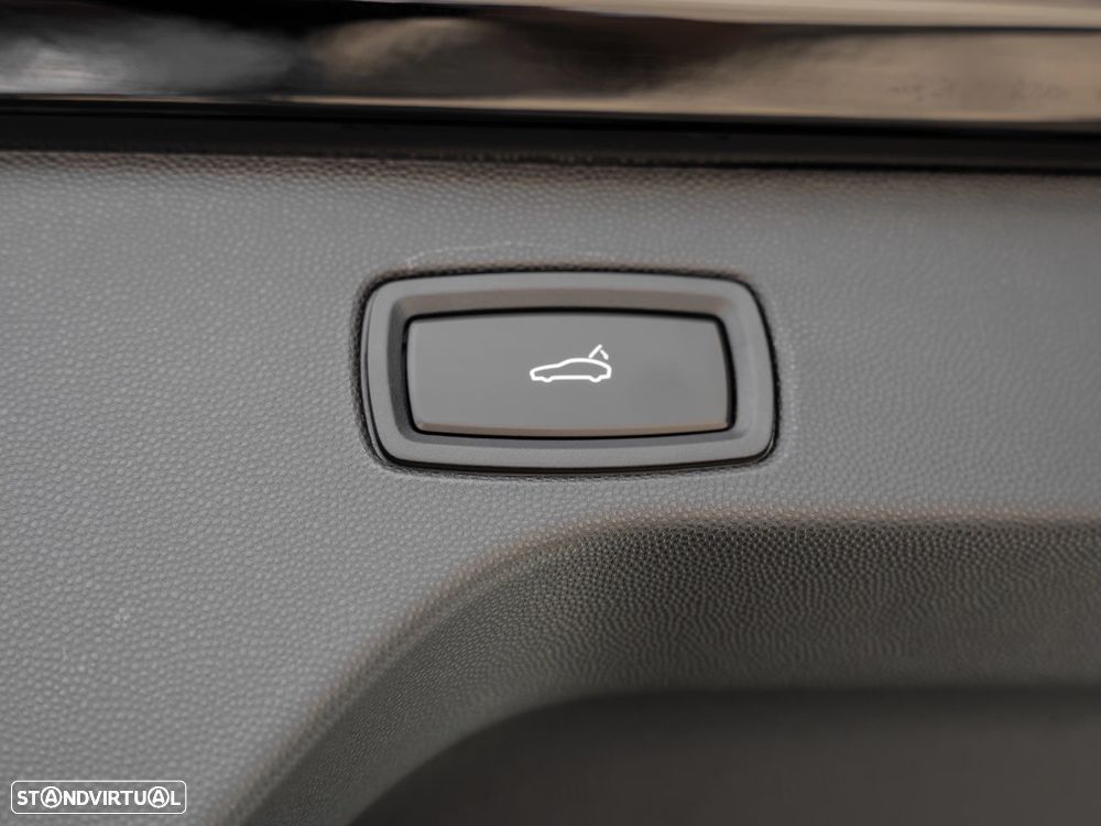 Porsche Macan Electric 4 - 11