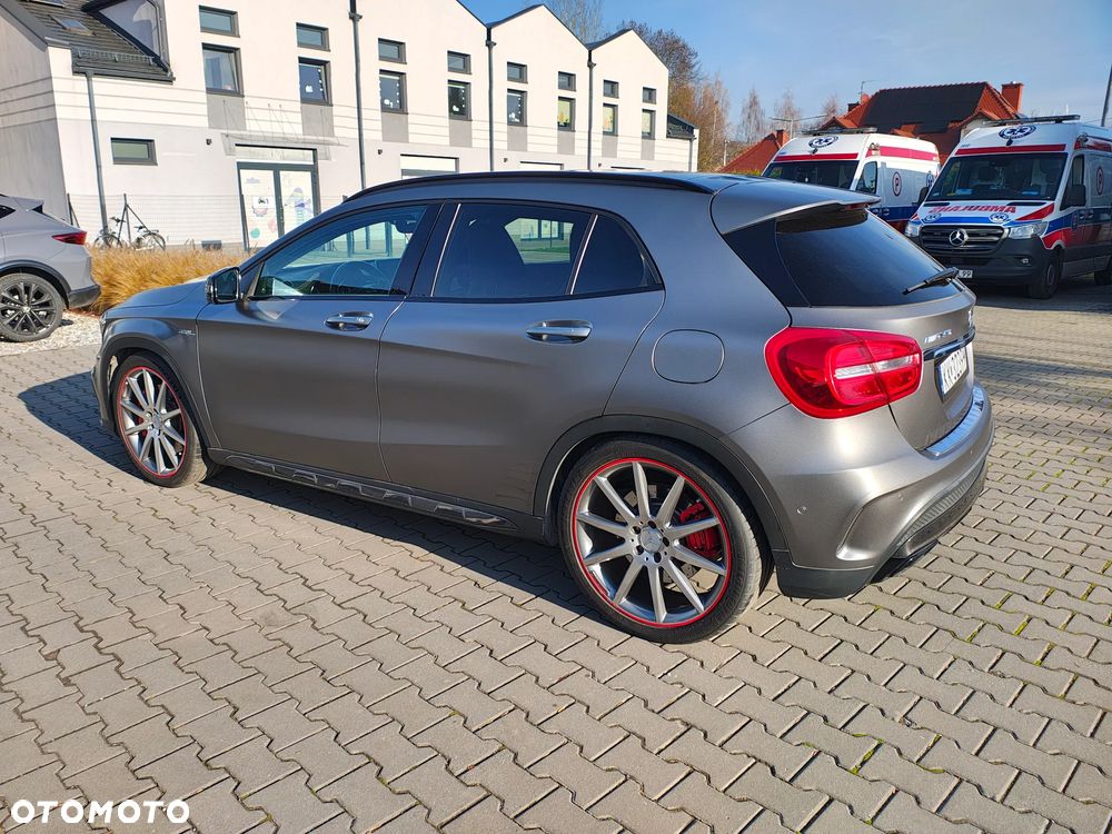 Mercedes-Benz GLA - 4