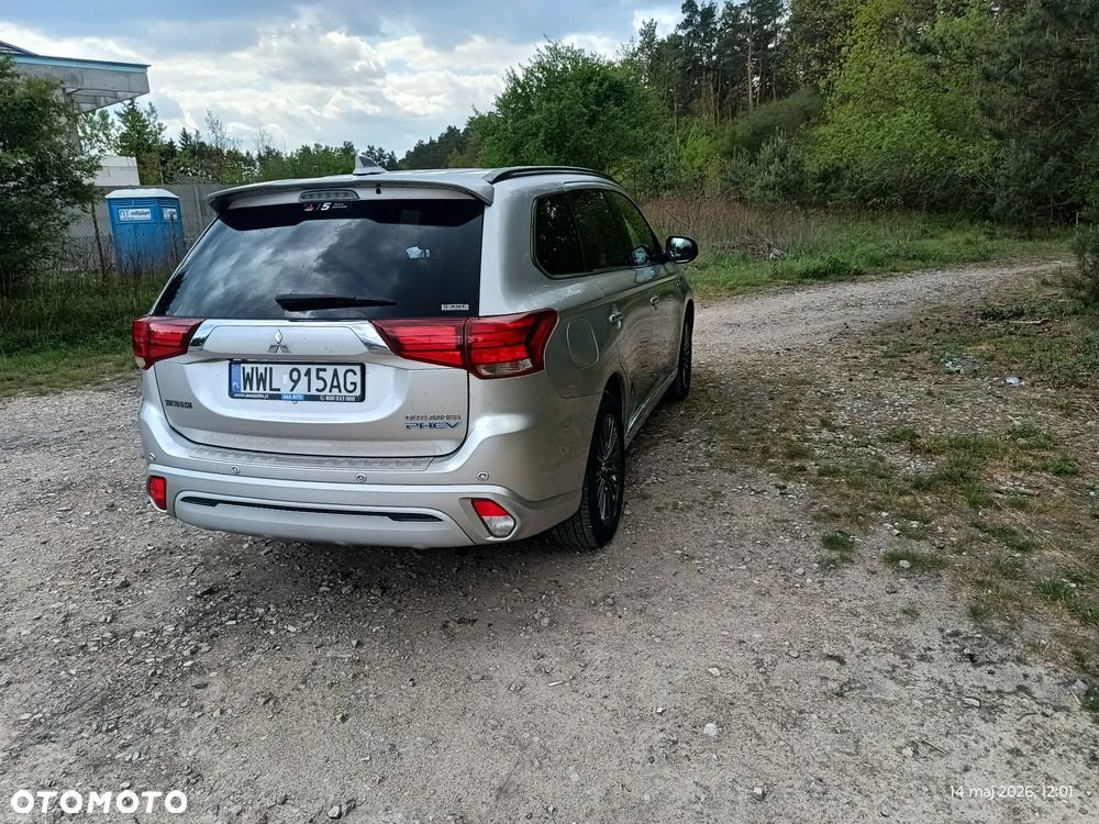 Mitsubishi Outlander - 10