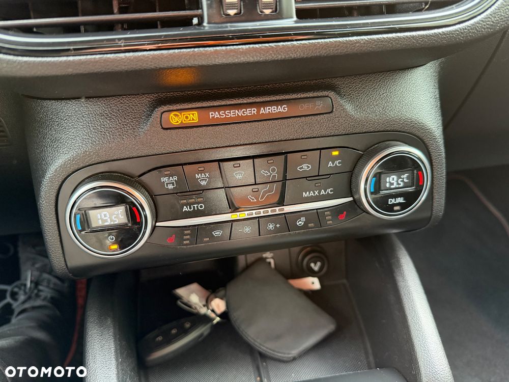 Ford Focus 1.5 EcoBlue Start-Stopp-System ST-LINE - 19