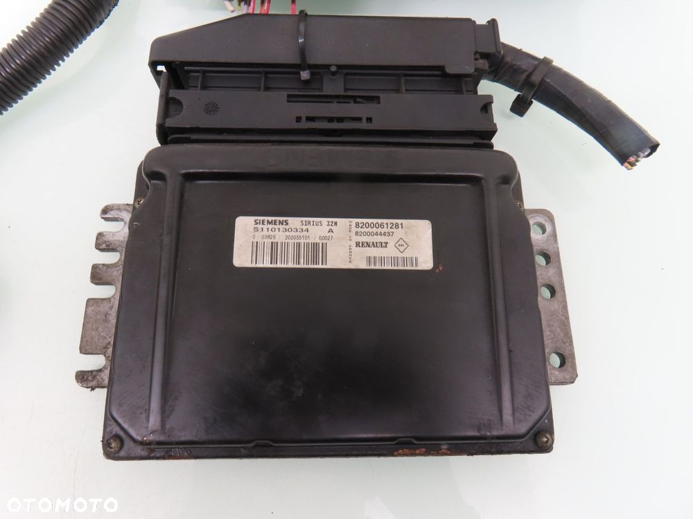 STACYJKA STEROWNIK RENAULT CLIO II 1.4 S110130334A 8200061281 P8200031557 - 2