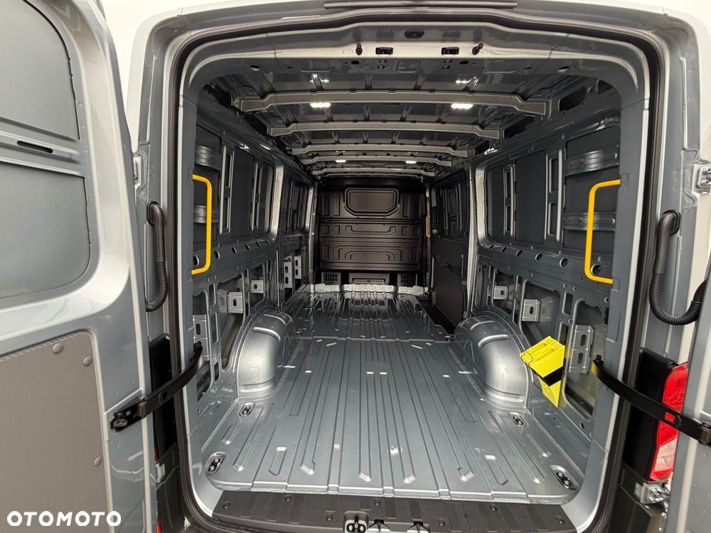Volkswagen Crafter 35 2.0 TDI L3H3 177 KM AUTOMAT - 11