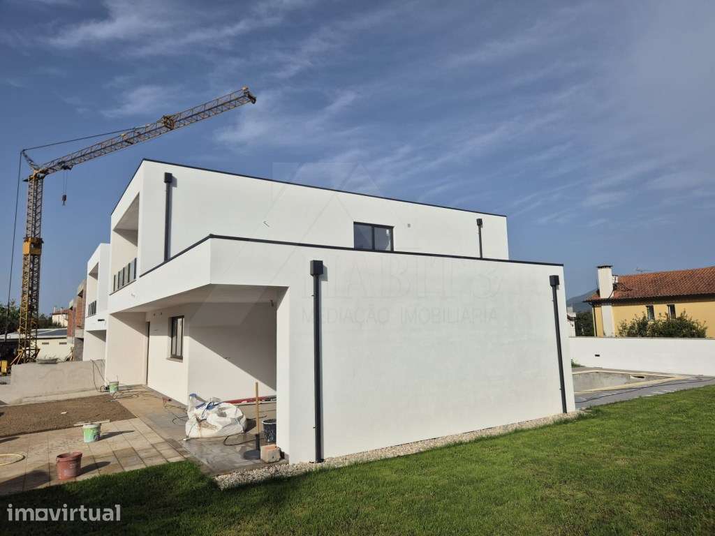 Moradia T3 de Arquitetura Moderna, com piscina - Correlhã, Ponte de... - Grande imagem: 4/23