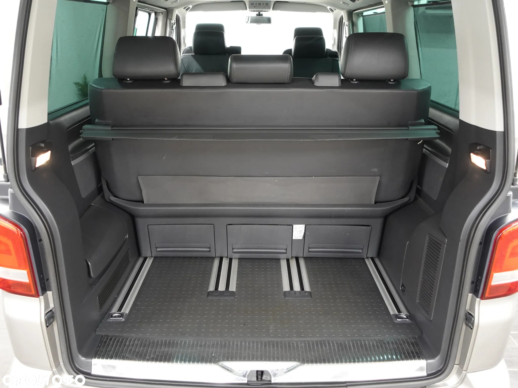 Volkswagen Multivan - 26