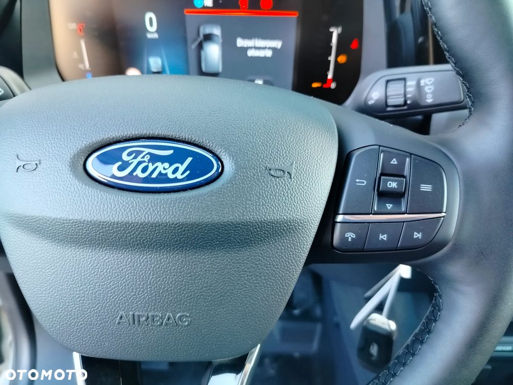 Ford Transit Courier - 13