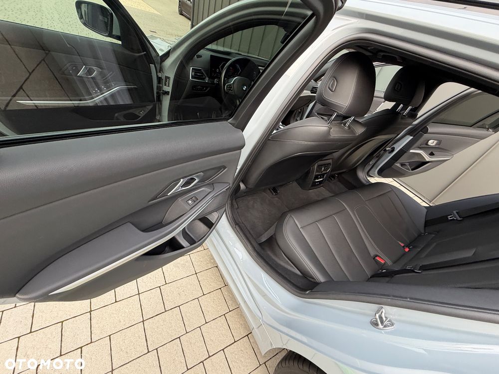BMW Seria 3 320d xDrive mHEV M Sport - 25