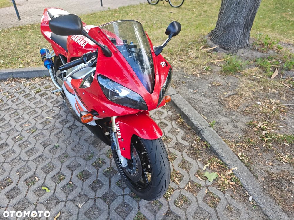 Yamaha R1 - 8