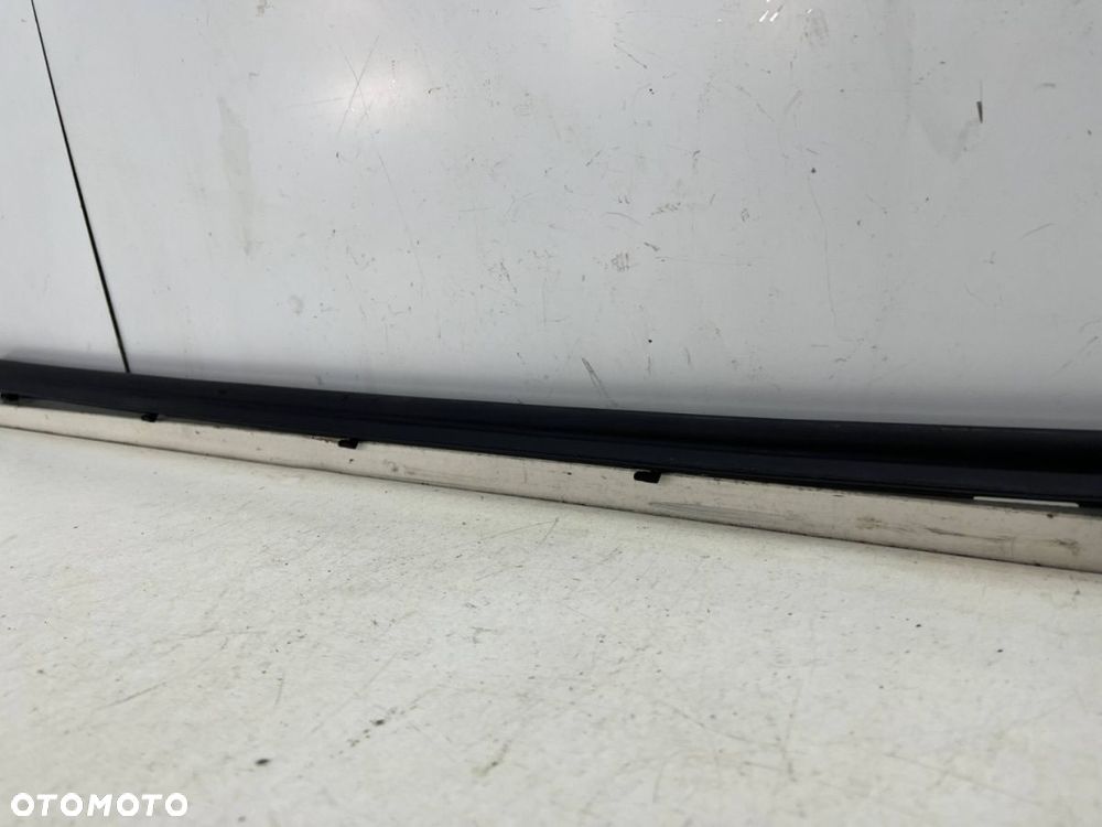 Listwa Porsche Panamera II 971 16-23r. lewa przednia dolna listwa zewnętrzna drzwi uszczelka - 4