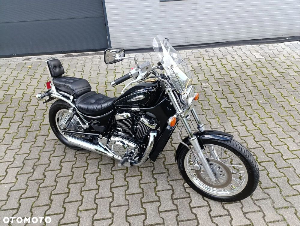 Suzuki Intruder - 14