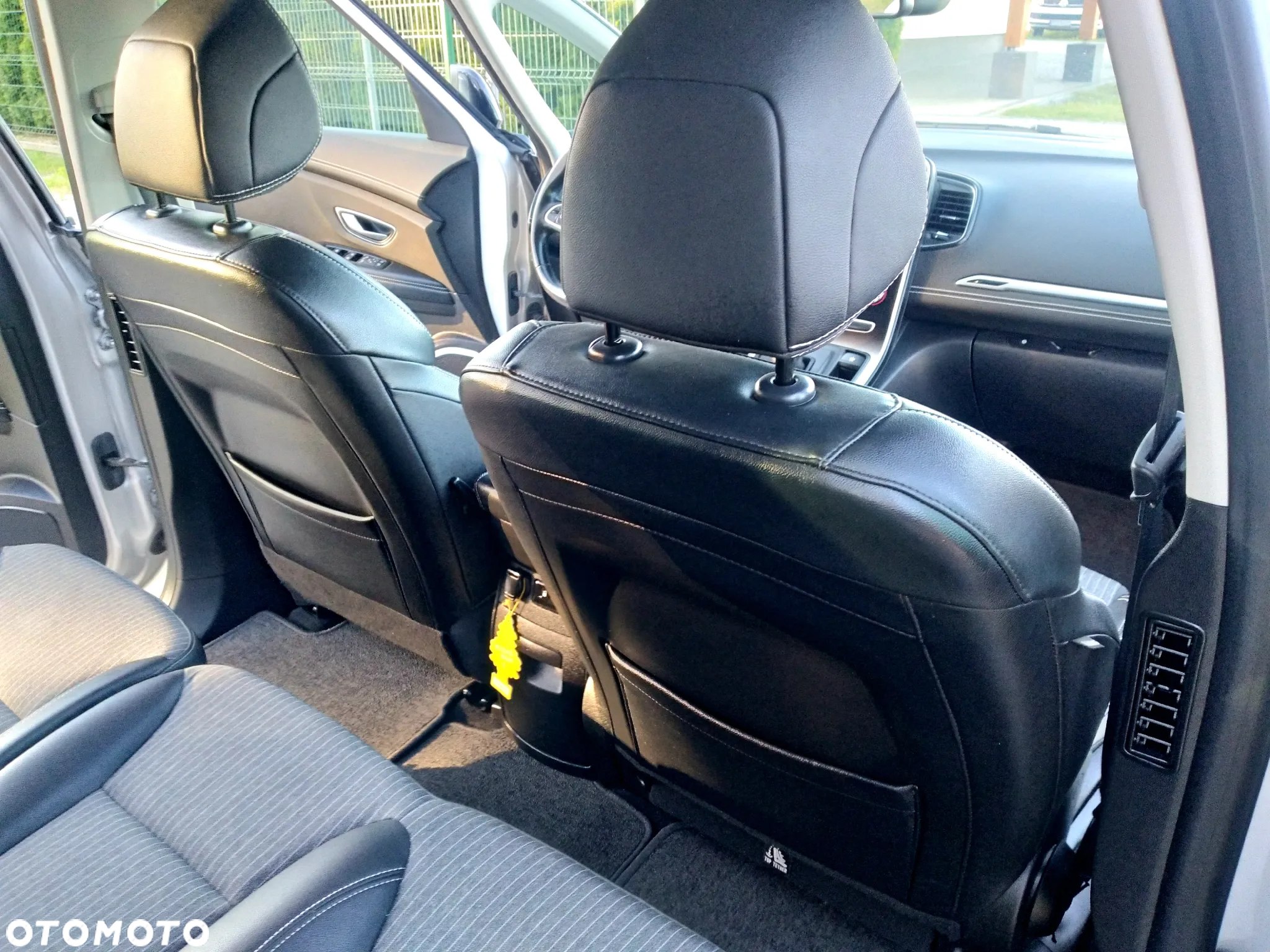 Renault Scenic ENERGY TCe 140 EDC INTENS - 15