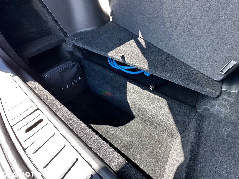 Tesla Model X - 14