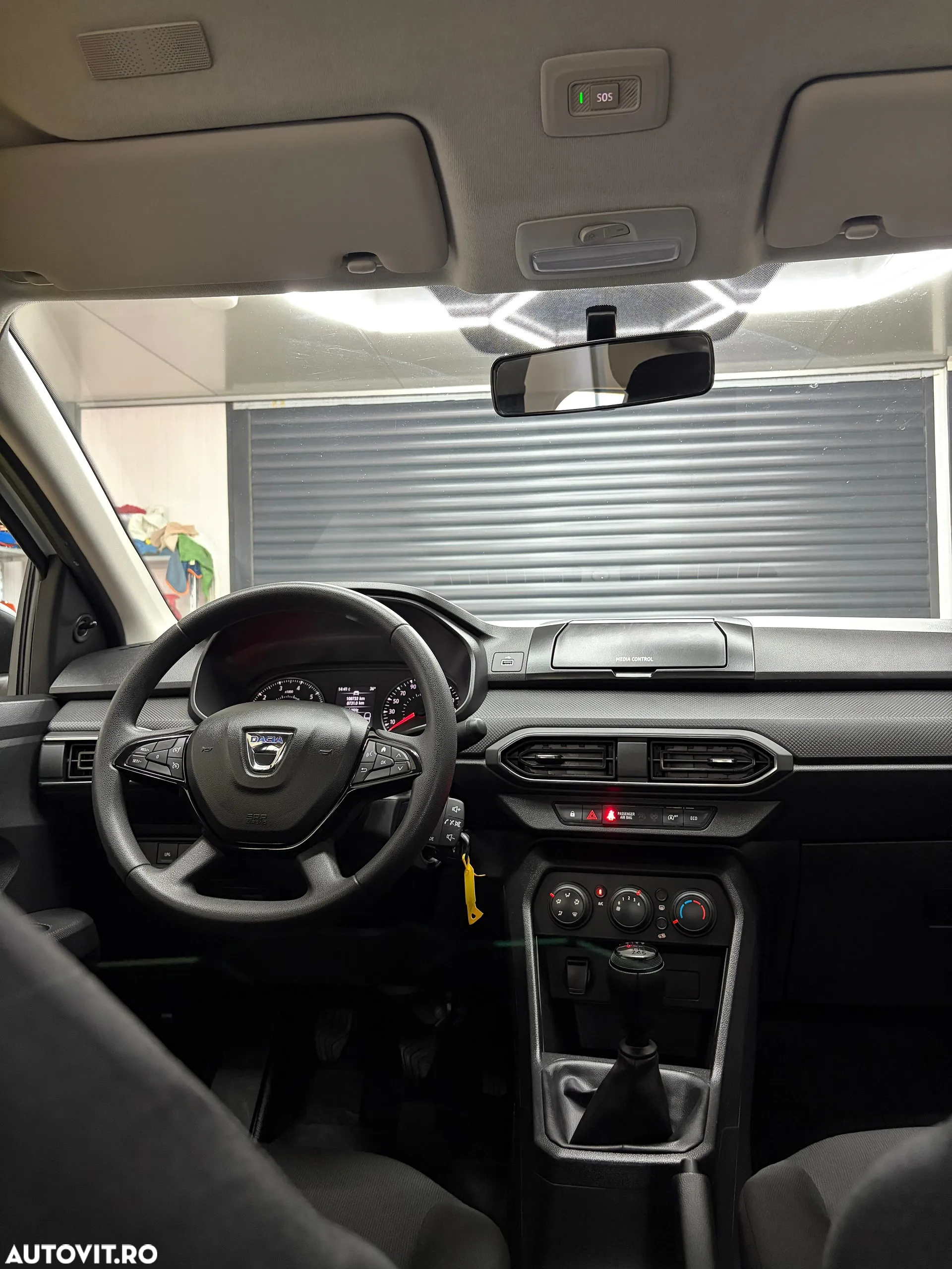 Dacia Logan TCe 90 Essential - 31