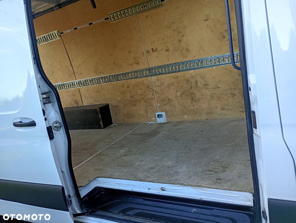 Mercedes-Benz Sprinter - 13