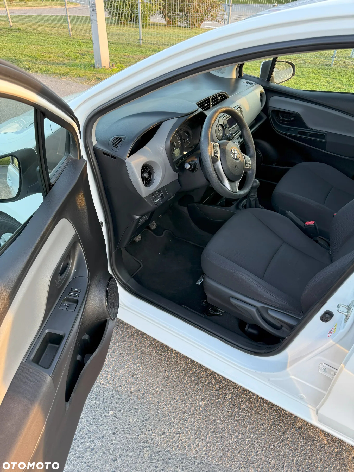 Toyota Yaris 1.0 Active EU6 - 11