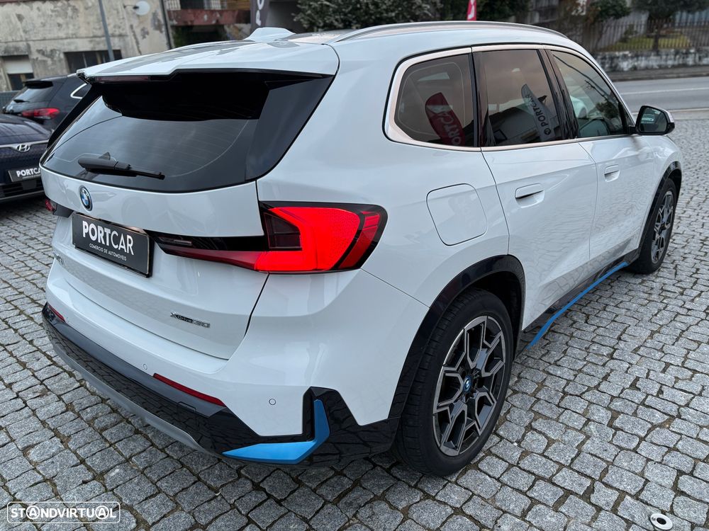 BMW iX1 xDrive30 xLine - 12