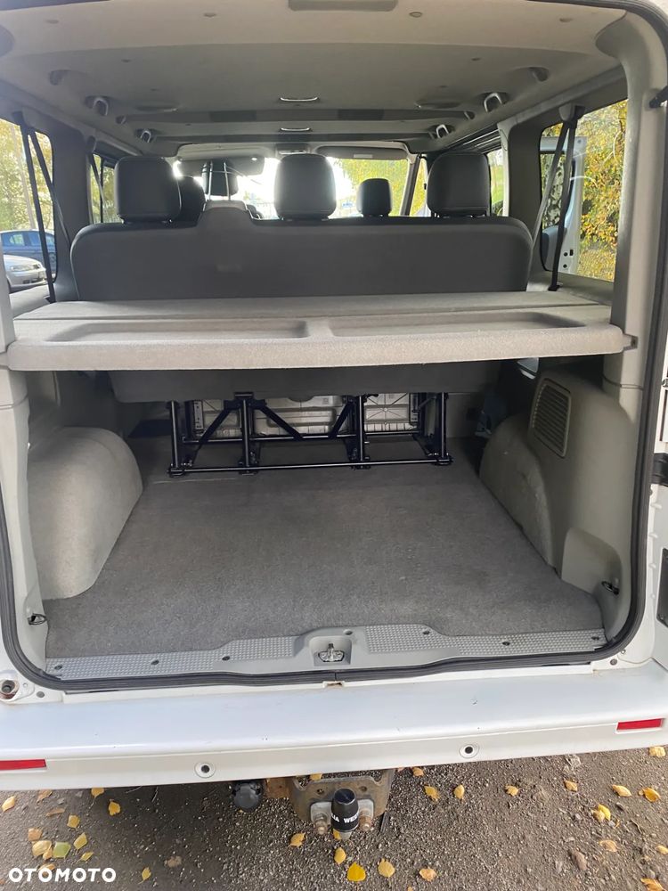 Renault Trafic 2.0 dCi 115 FAP Grand Passenger Black Edition - 11