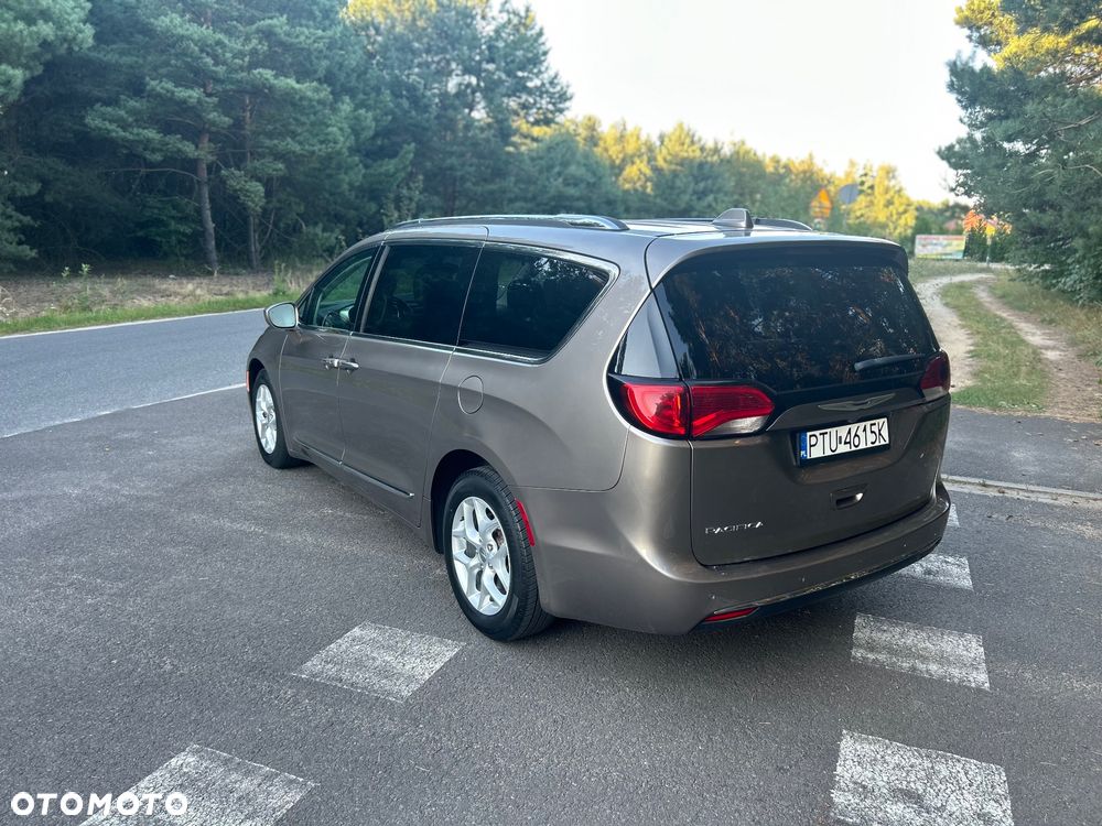 Chrysler Pacifica - 7